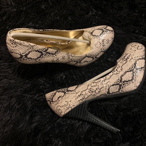 Snakeskin Pumps NWOT Animal Print Heels By Bamboo - Picture 5 of 6